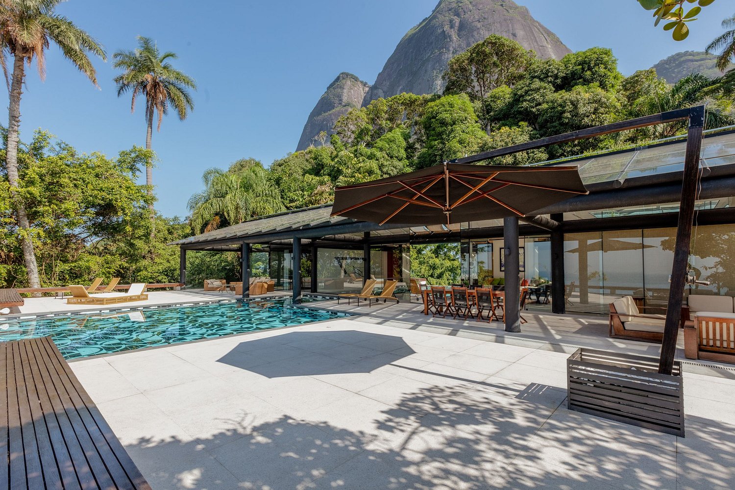 Photo 2 of Modern villa in São Conrado