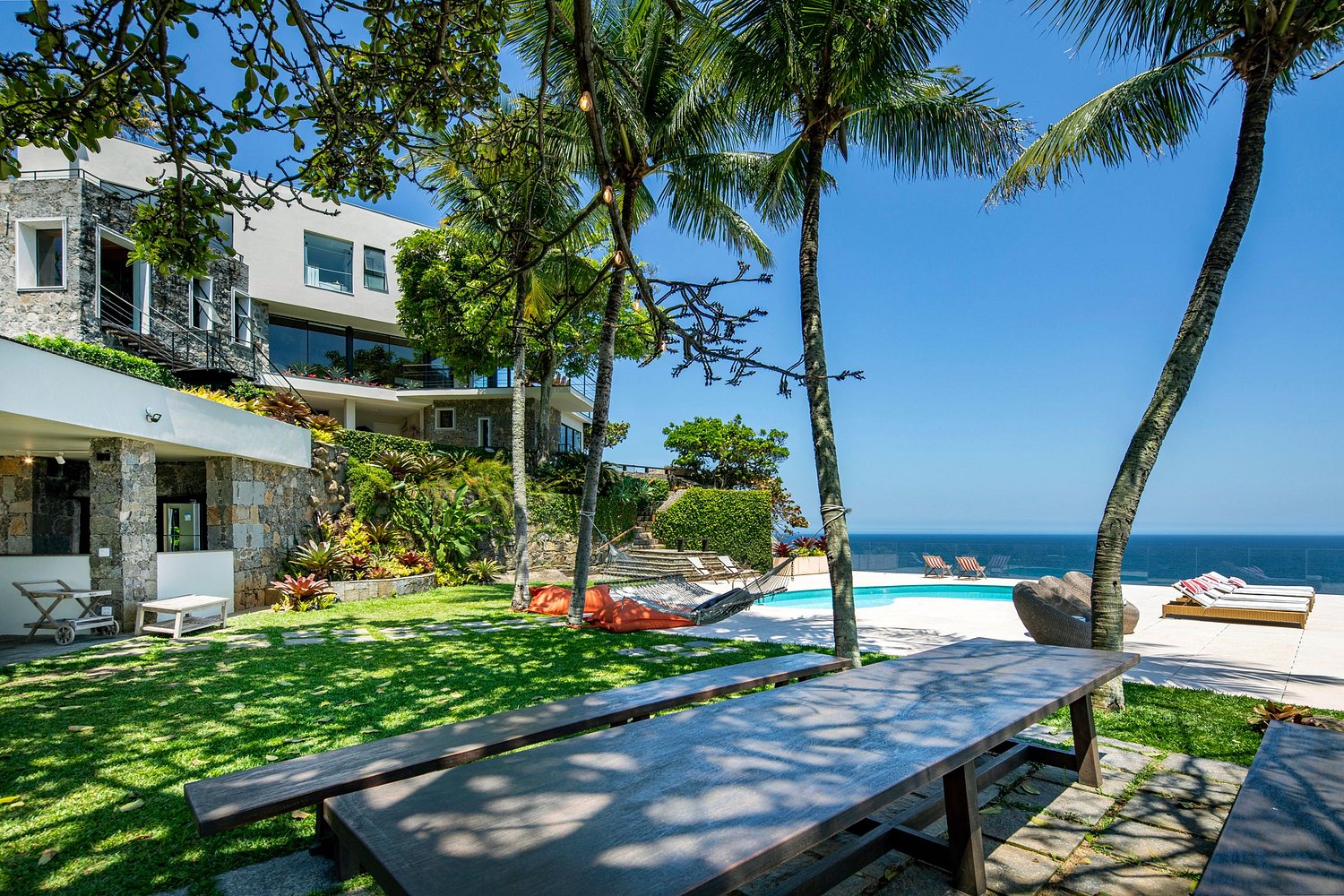 Photo 4 of Beachfront villa in Joá