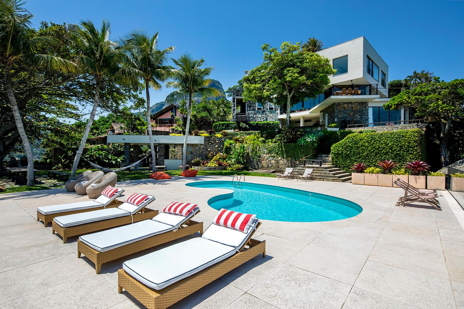 Photo 3 of Beachfront villa in Joá